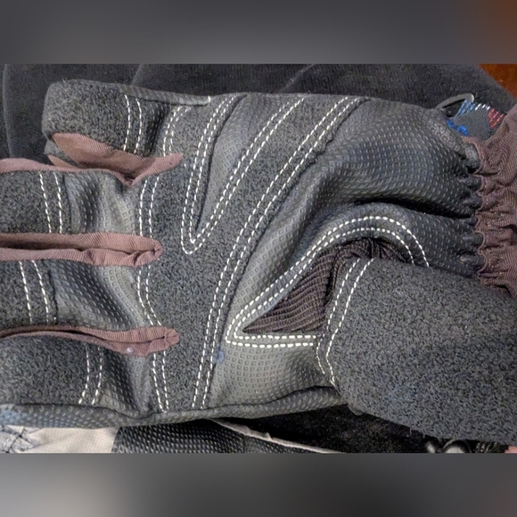 Winter Gloves 2 pairs Gray Gordini & Au Clair Black NWOT Size Jr S (7) - Picture 6 of 14